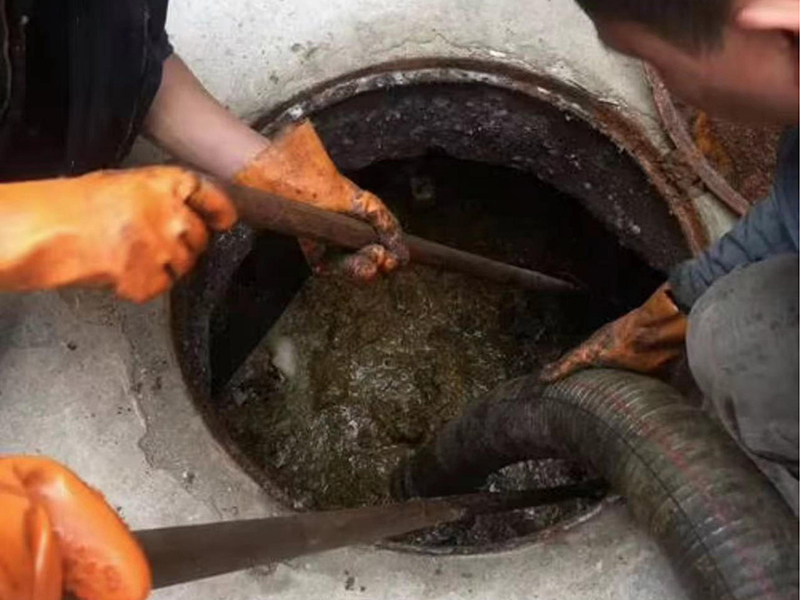 阳春清理化粪池时如何避免沼气的危害?